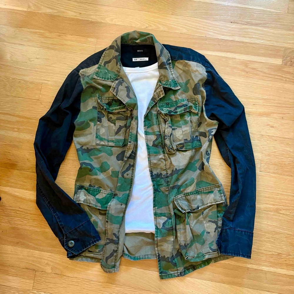 BDG Women’s Camo Field Jacket - Picture 6 of 6